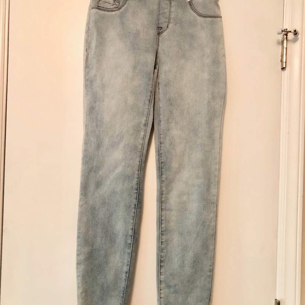 Tribal Flat Front Pull- on Skinny Jean Bleach Wash